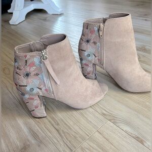 Embroidered Fall Boots